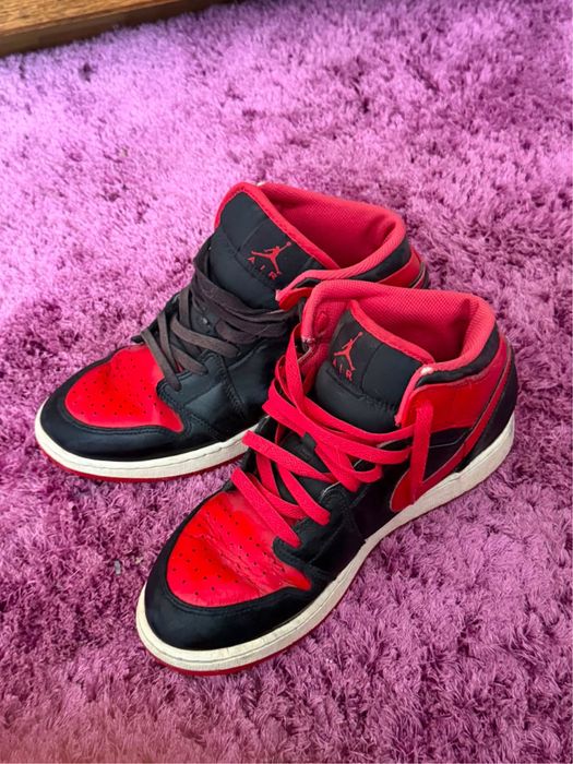 vand jordan 1,red and black,marime 40