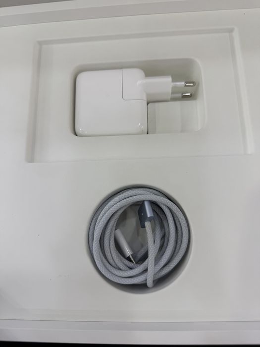 MacBook Air 13 M4 16/512/100% 12 циклов