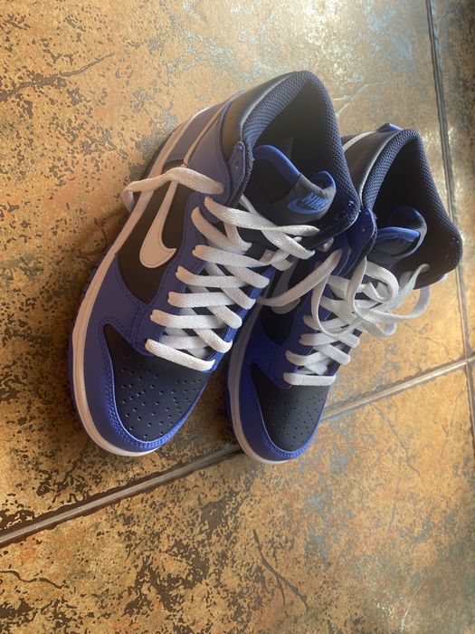 Adidași Nike.                     .