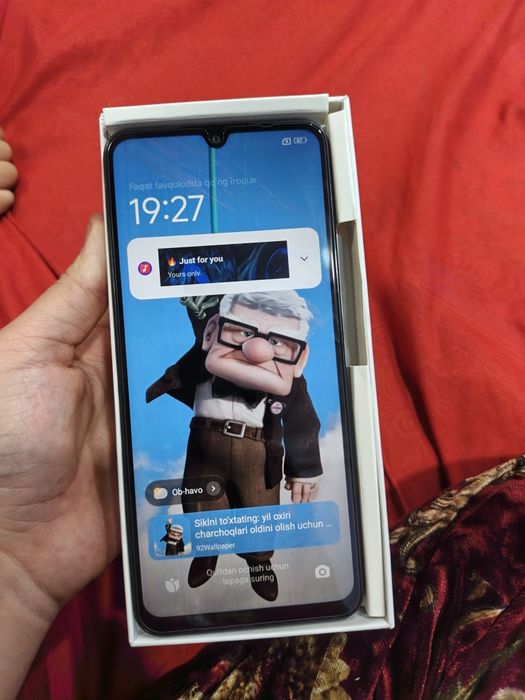 Telefon yangi sotiladi