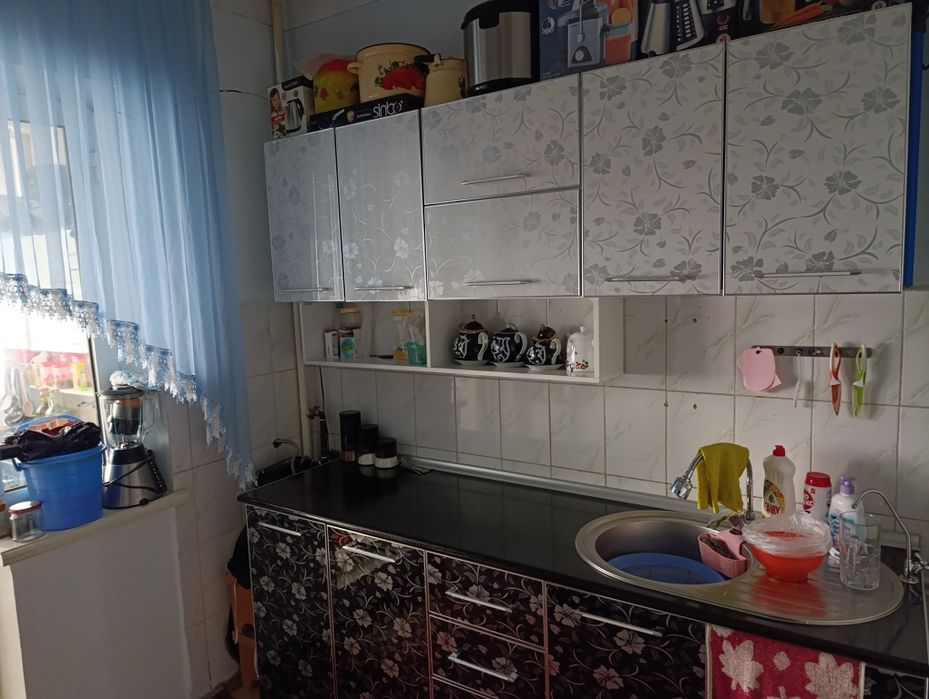 Продаётся трёхкомнатная квартира в центре города Джизак