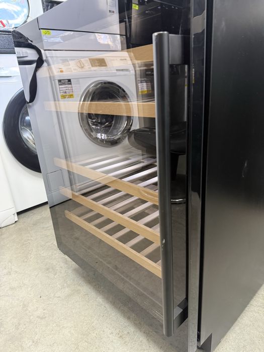 Охладител витрина WINE COOLER
