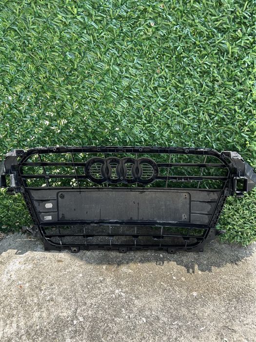 Оригинална решетка за Audi a4 b8.5