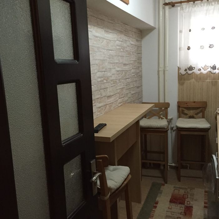 Inchiriez garsoniera TITAN