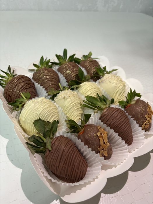 Клубника и Финики в шоколаде Актобе