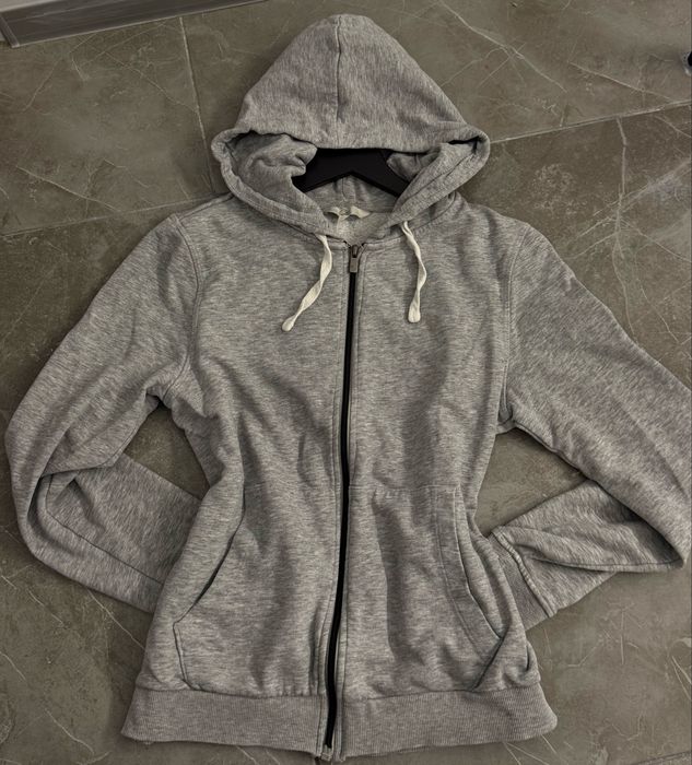 сив суичър с качулка