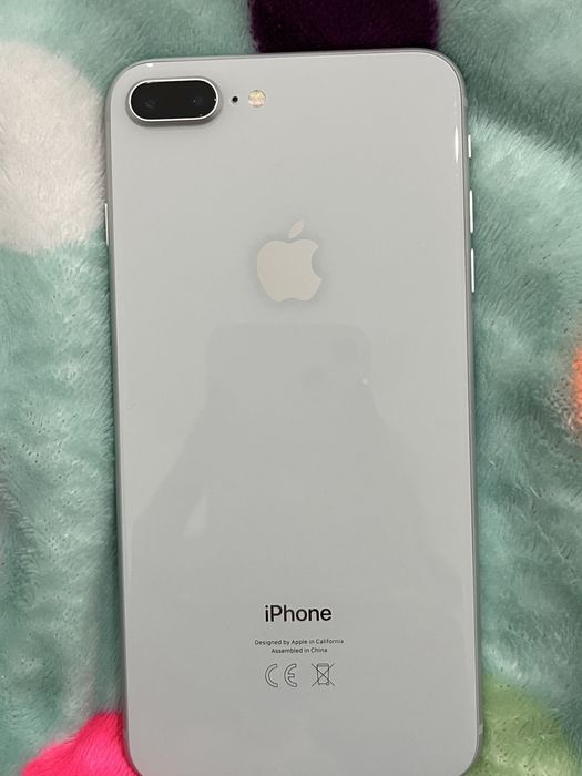 Айфон 8+ с гарантием