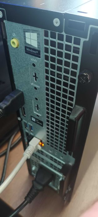 Продавам евтин компютър Dell