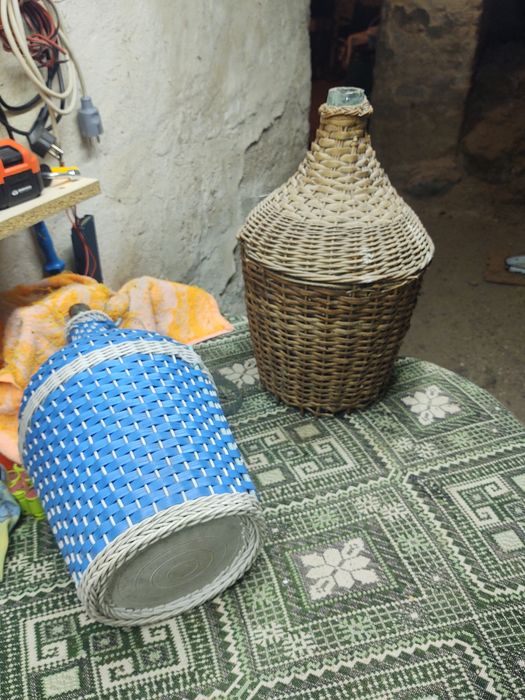 Два броя дамаджани