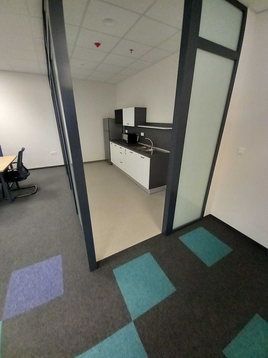 Дава се под наем Офис в Бургас, Славейков - 1200 кв.м за 12500 € - Снимка #5