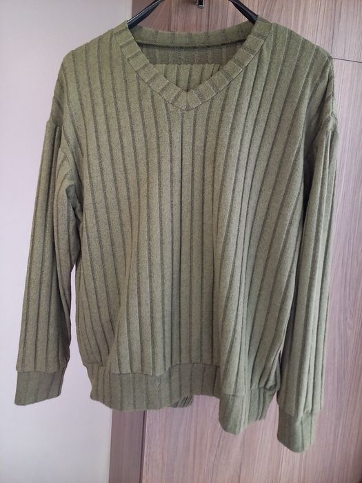 Дамски комплекти от две части.