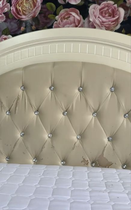 Продается кровать без матраса