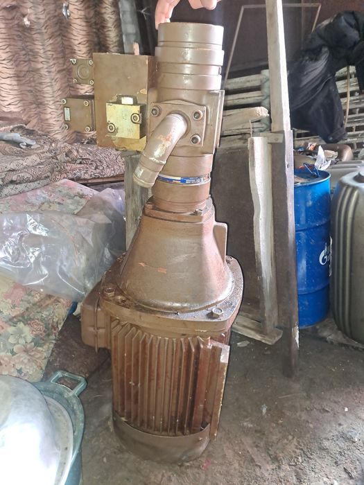 Продам двигатель с насосом