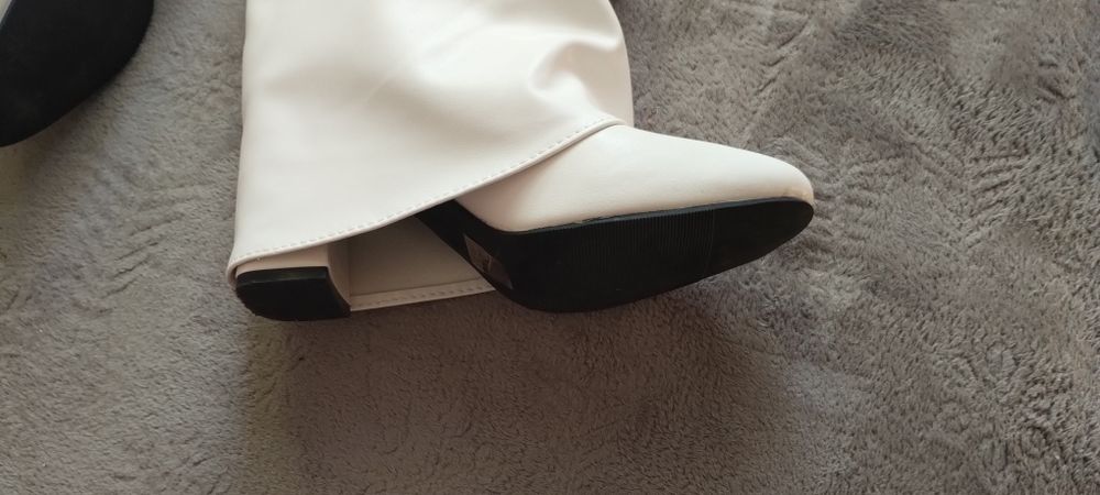 Cizme albe de vânzare