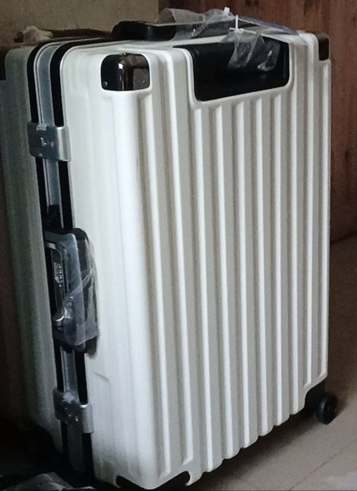 Чемодан новый не пользовались