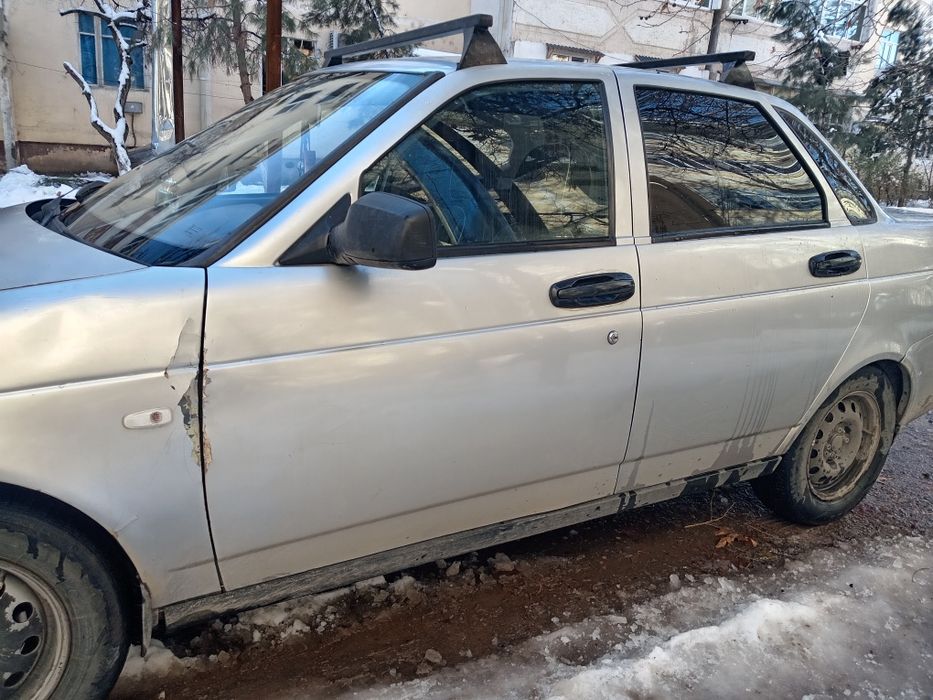 Приора сотилади срочна