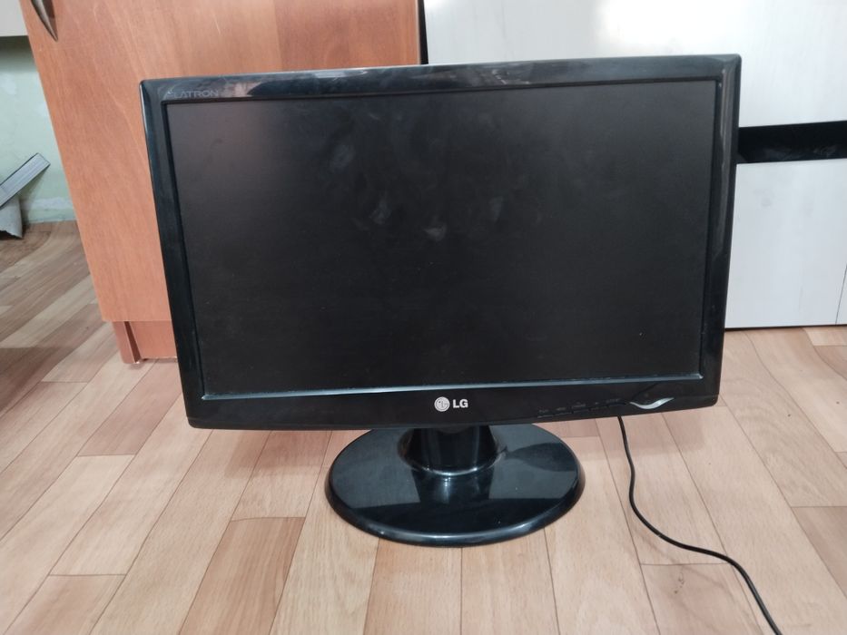 Монитор lg 60гц vga провод все есть
