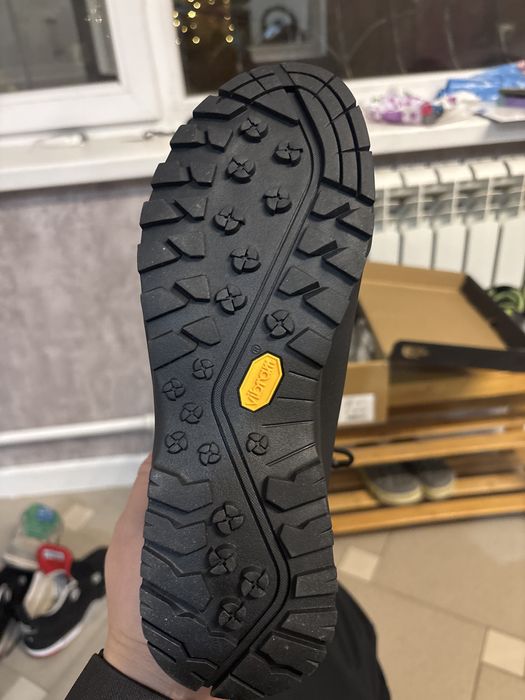 Кроссовки North Face