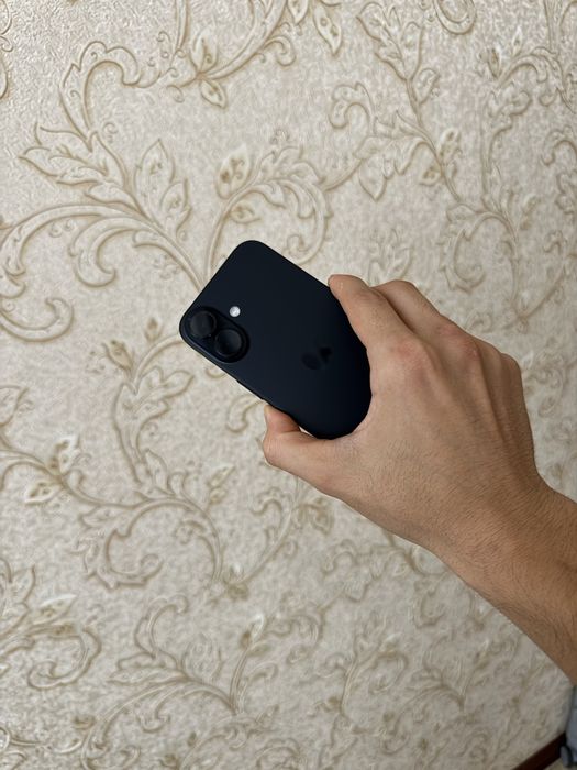 Apple iPhone 16 Black