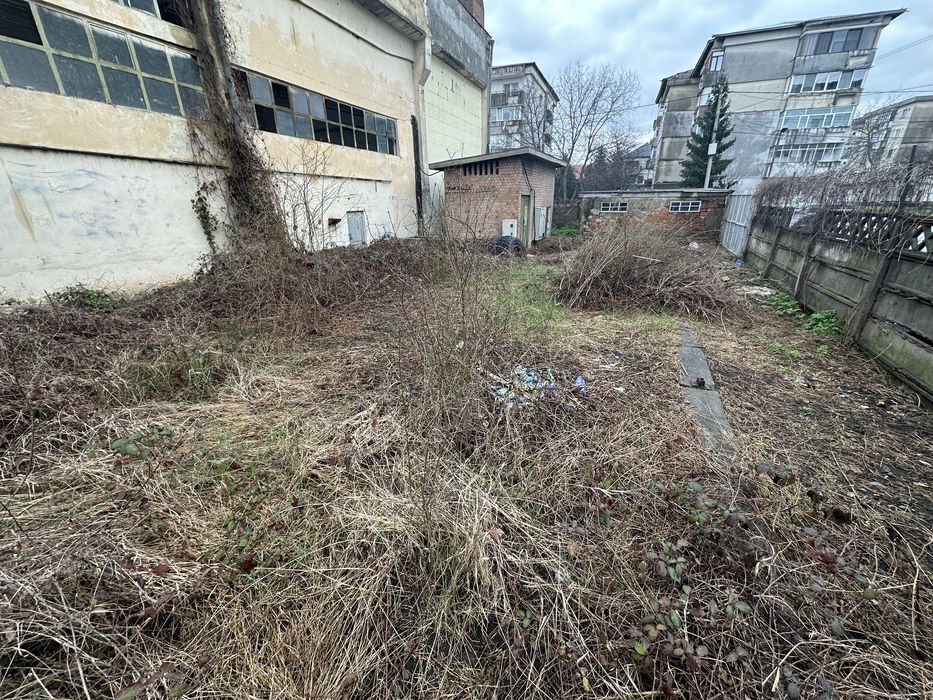 Teren intravilan + Constructie in Onesti str. Garii  250 mp