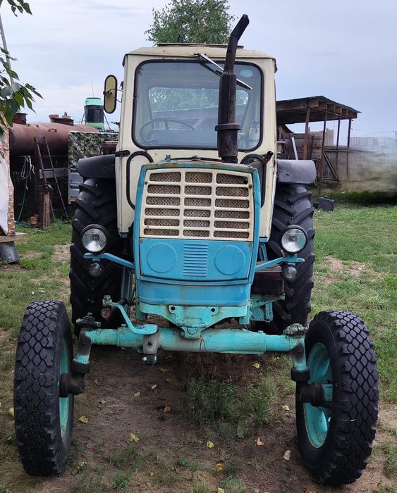 Трактор ЮМЗ-6 с прицепом