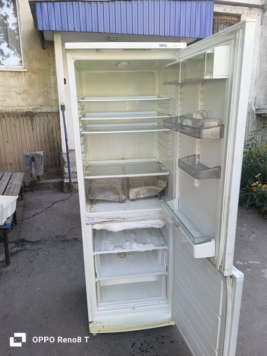 Продам холодильник сротчно