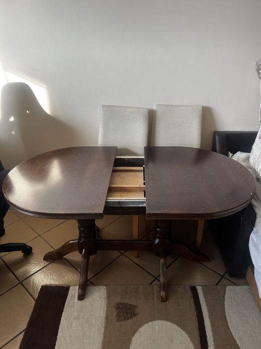 Трапезна масивна маса