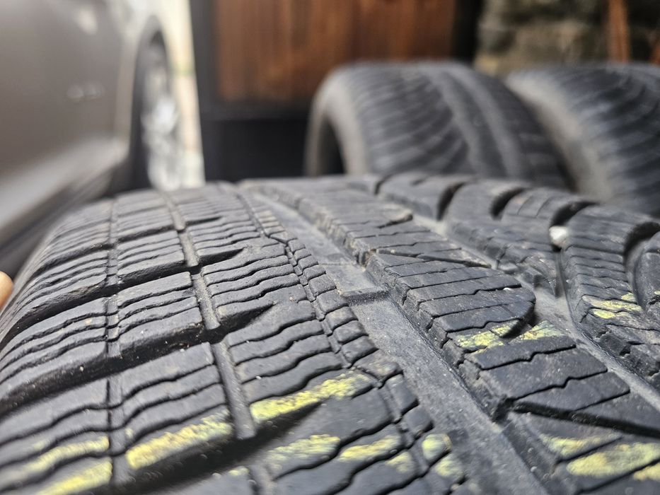 Зимни гуми 245/50/18 RFT BMW