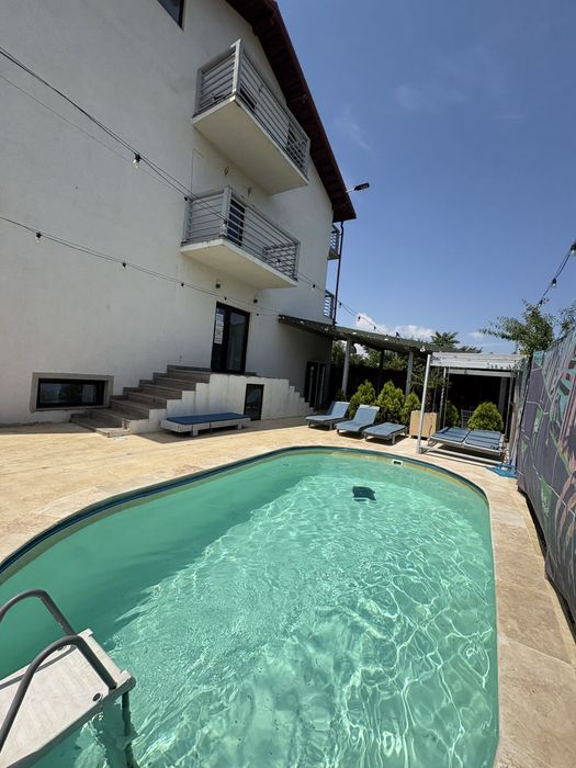Cazare Apartamente in VILA CU PISCINA