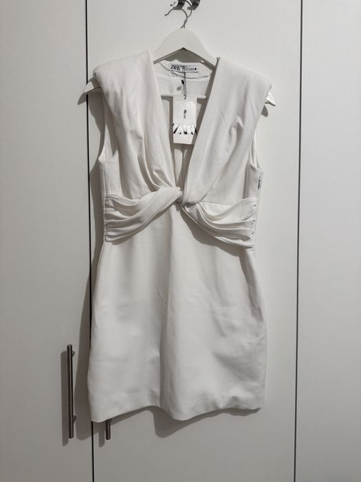 Rochie scurta alba eleganta tip sacou fara maneci Zara marimea M