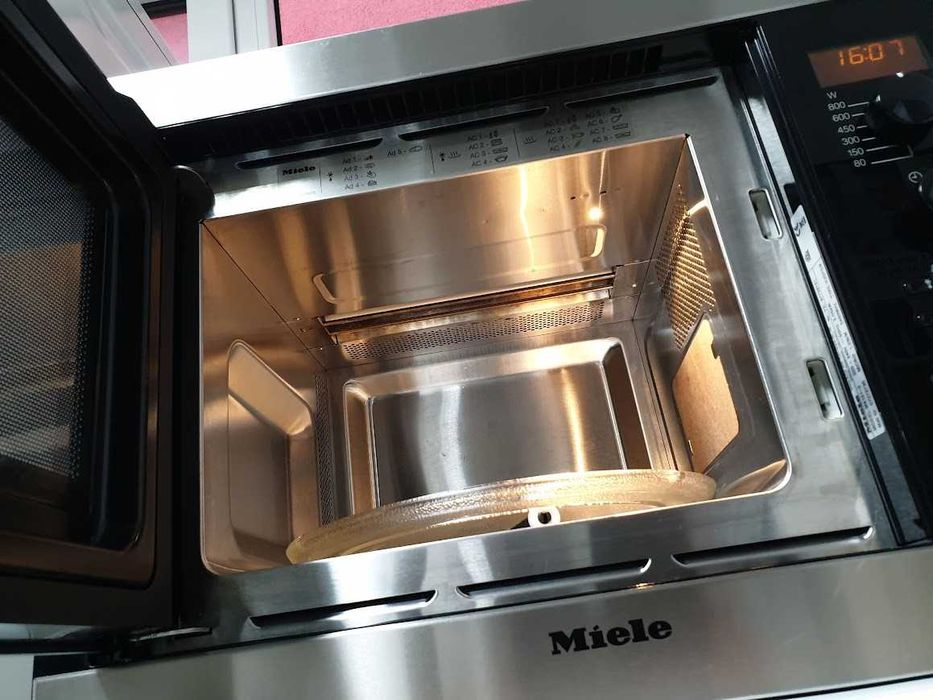 17L - Miele M8151-2 Микровълнова Фурна с Грил за вграждане