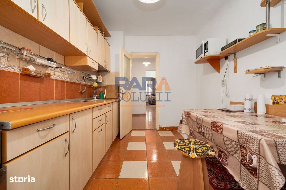 3 camere, etaj 1, lângă Primărie