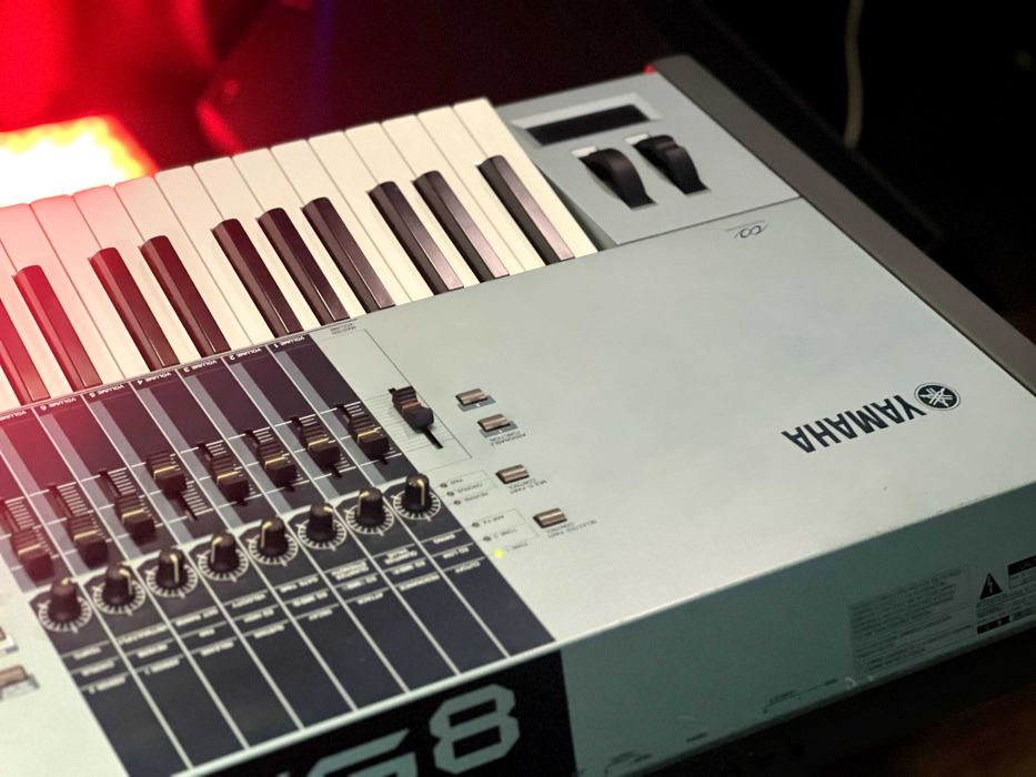 Yamaha Motif XS8 - перфектен