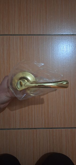 Продам дверные ручки