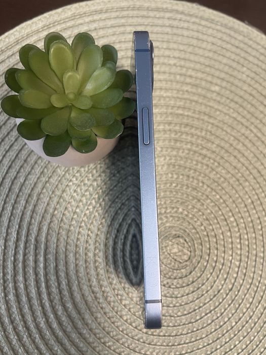 Продавам iPhone 13 128GB в отлично състояние