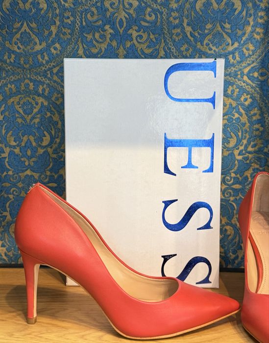 Дамски обувки на ток GUESS Red