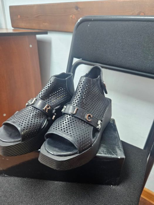 Новые босоножки.