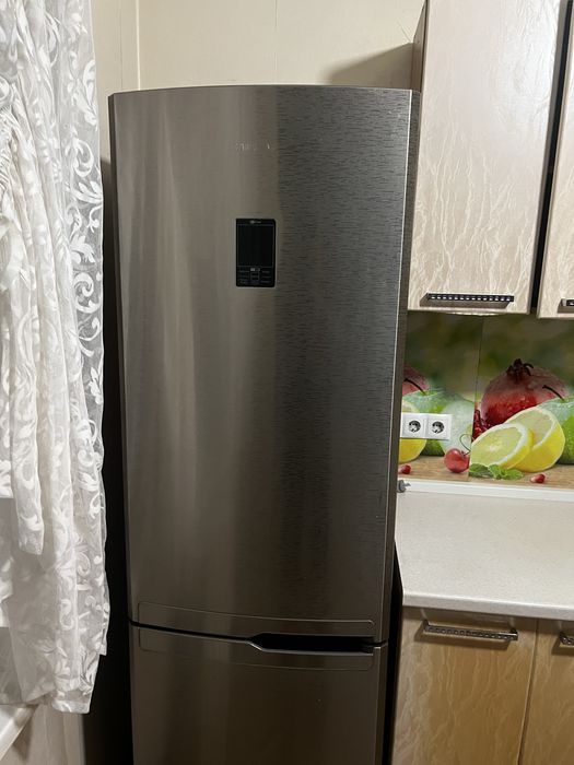 Холодильник Samsung в отлтчном состоянии
