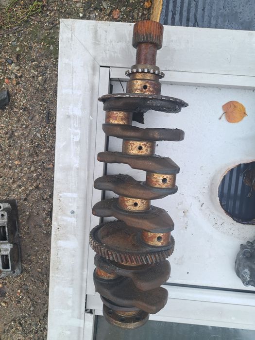 Vând bloc motor și alte piese de Toyota Rav 4,motor 2.2 diesel,150 cp