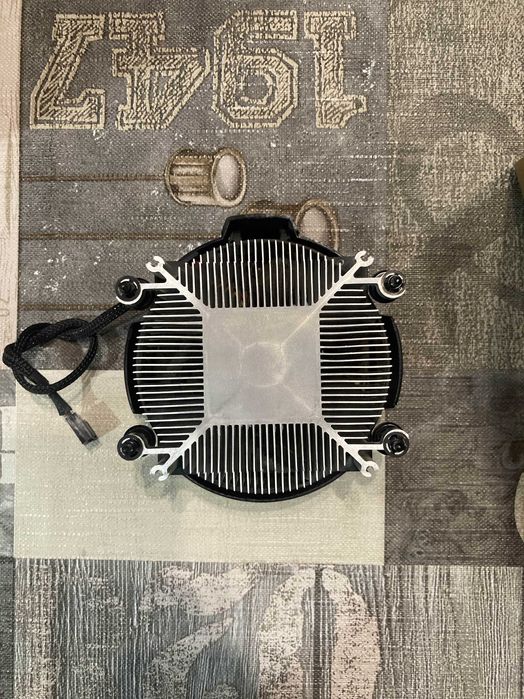 Процесор AMD Ryzen 5 2600 с охладител