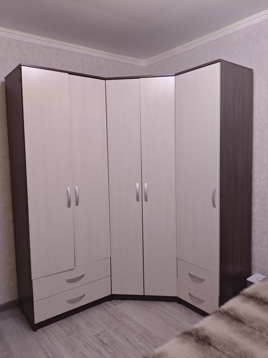 Продам шкаф угловой.