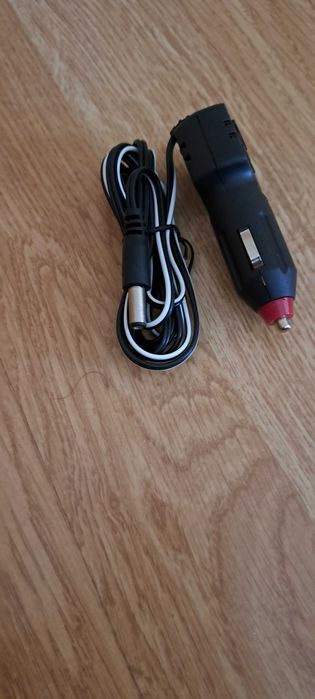 Зарядно за телефон към запалка