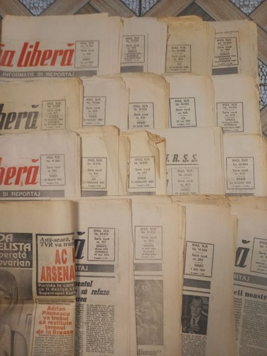 Ziare și casete de vanzare