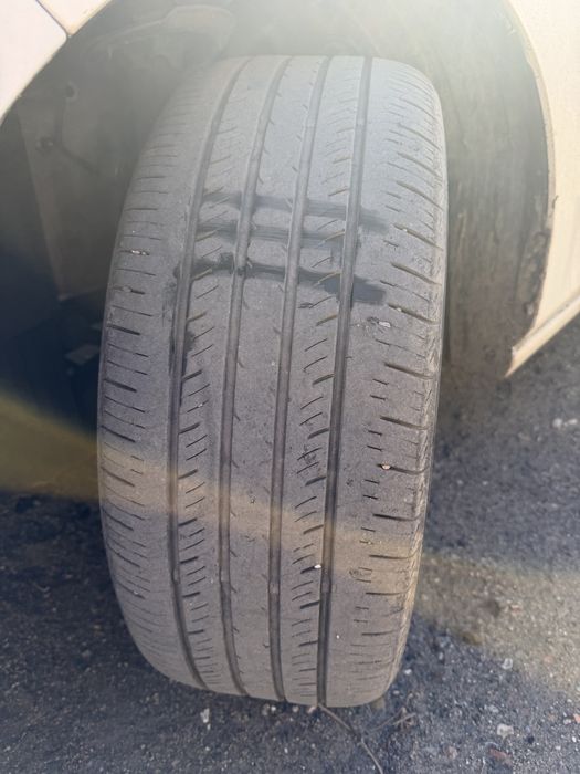 Продам резину 215/50 R17