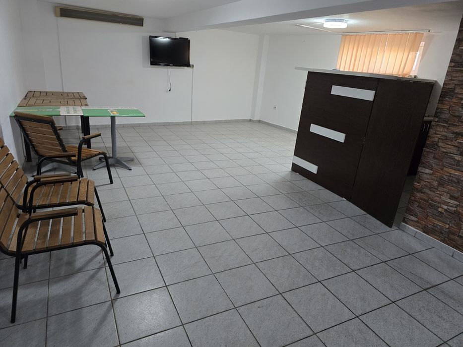 Spațiu comercial de închiriat/ vânzare 4 nivele