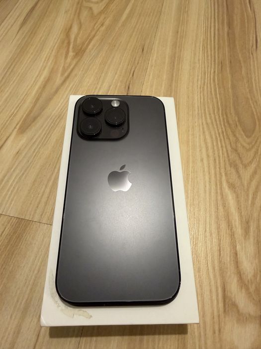Vand Iphone 14 pro cu husa