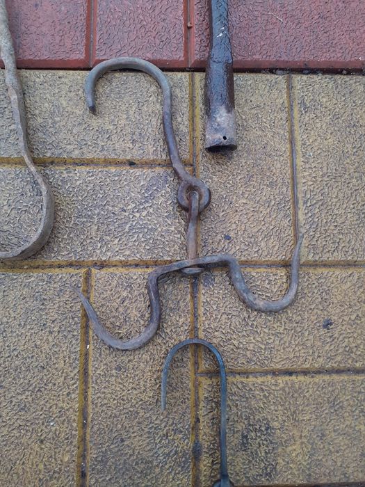 Вериги за огнище , ръжени за жар и ченгели за дране.