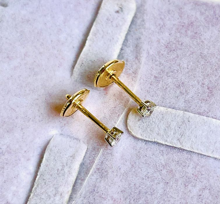 Серьги гвоздики золотые с бриллиантом 585 Ереван