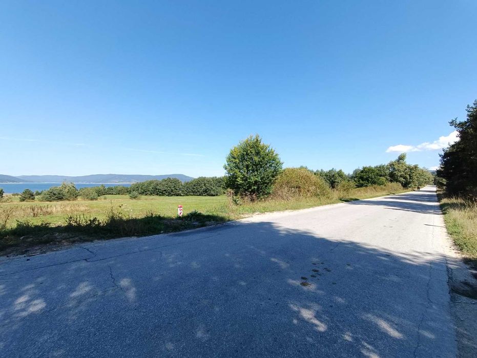 Цигов чарк, земеделска земя с лице на главен път