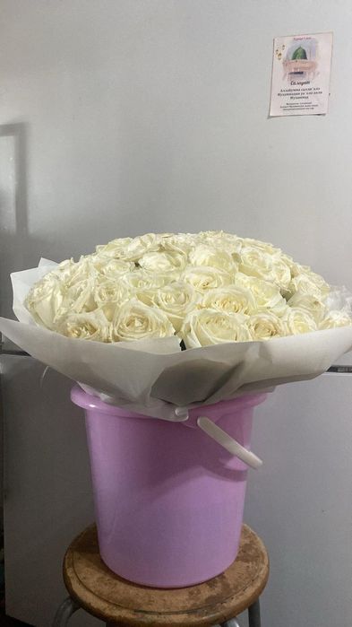 61 штук белые розы